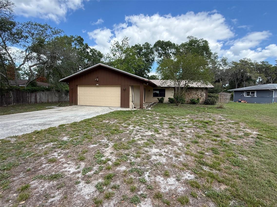 5072 Lakewood Dr., Dade City, FL 33523