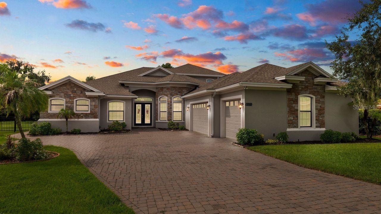 2120 Southern Oaks Ln., Lakeland, FL 33813