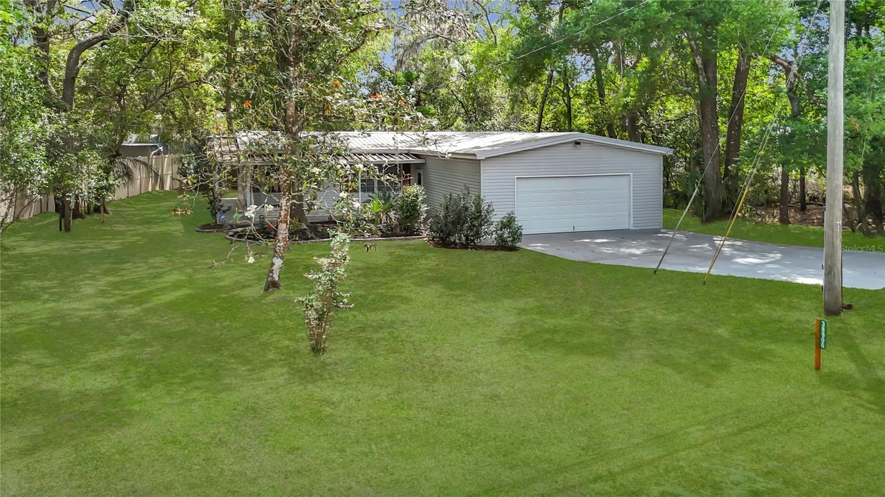 38906 Alston Ave., Zephyrhills, FL 33542