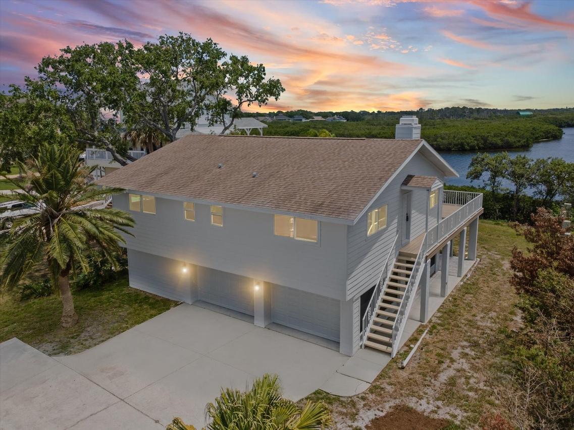 1647 Sea Breeze Dr., Tarpon Springs, FL 34689