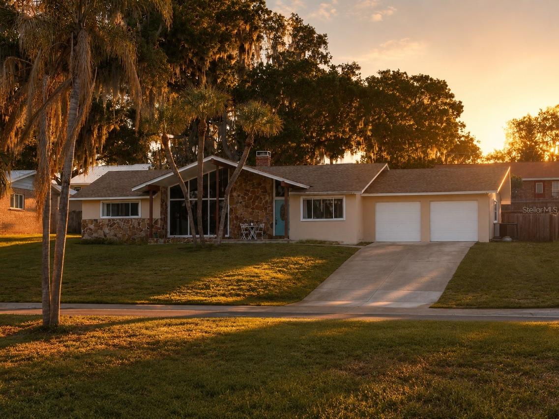 1316 Lake Ariana Blvd., Auburndale, FL 33823