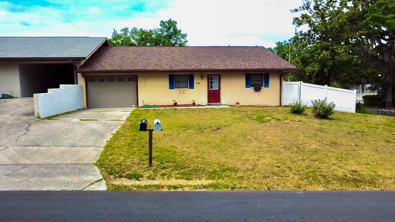 700 W Dampier St., Inverness, FL 34450