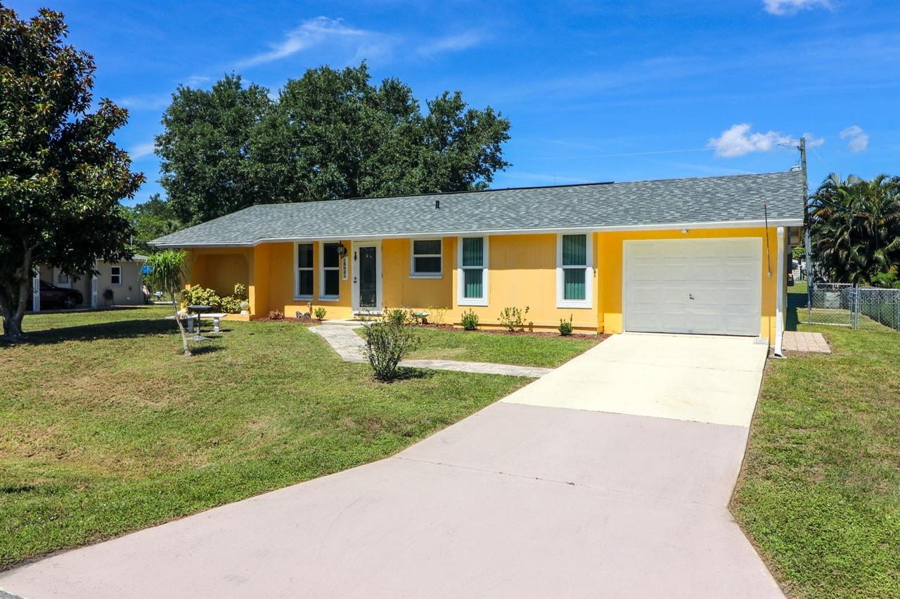 582 Ridgewood St., Port Charlotte, FL 33952