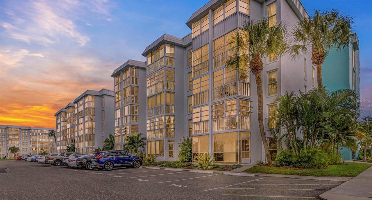 4908 38th Way #303, St Petersburg, FL 33711