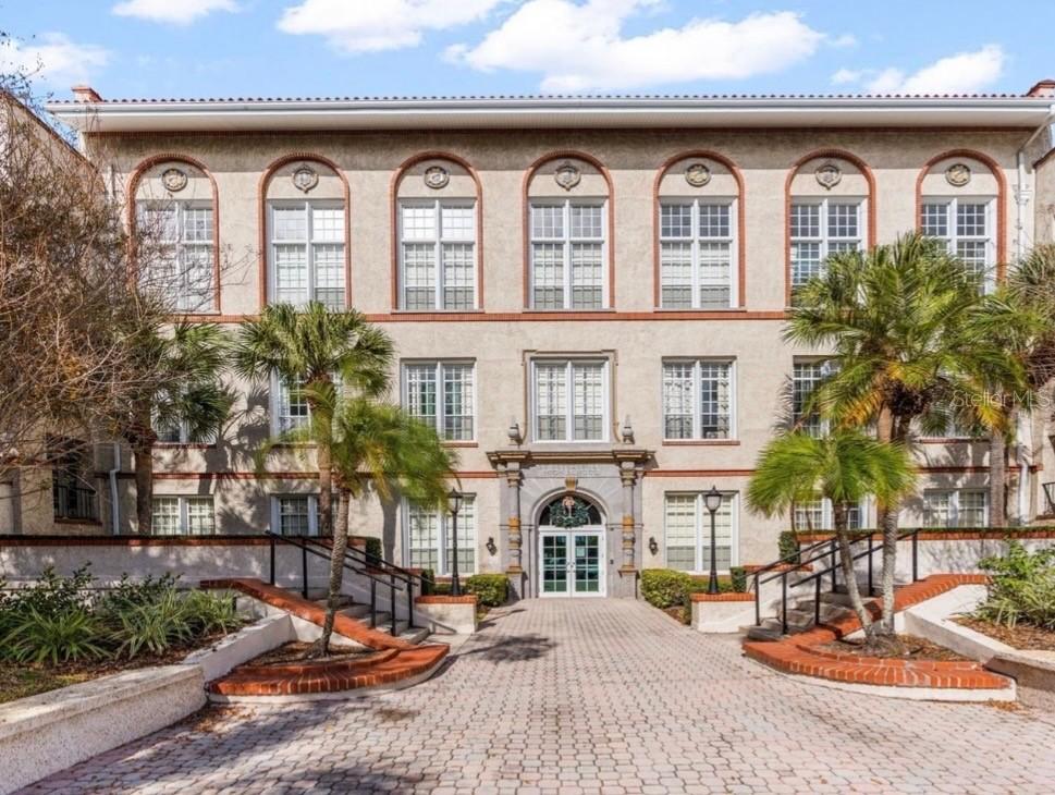 701 Mirror Lake Dr. #102, St Petersburg, FL 33701