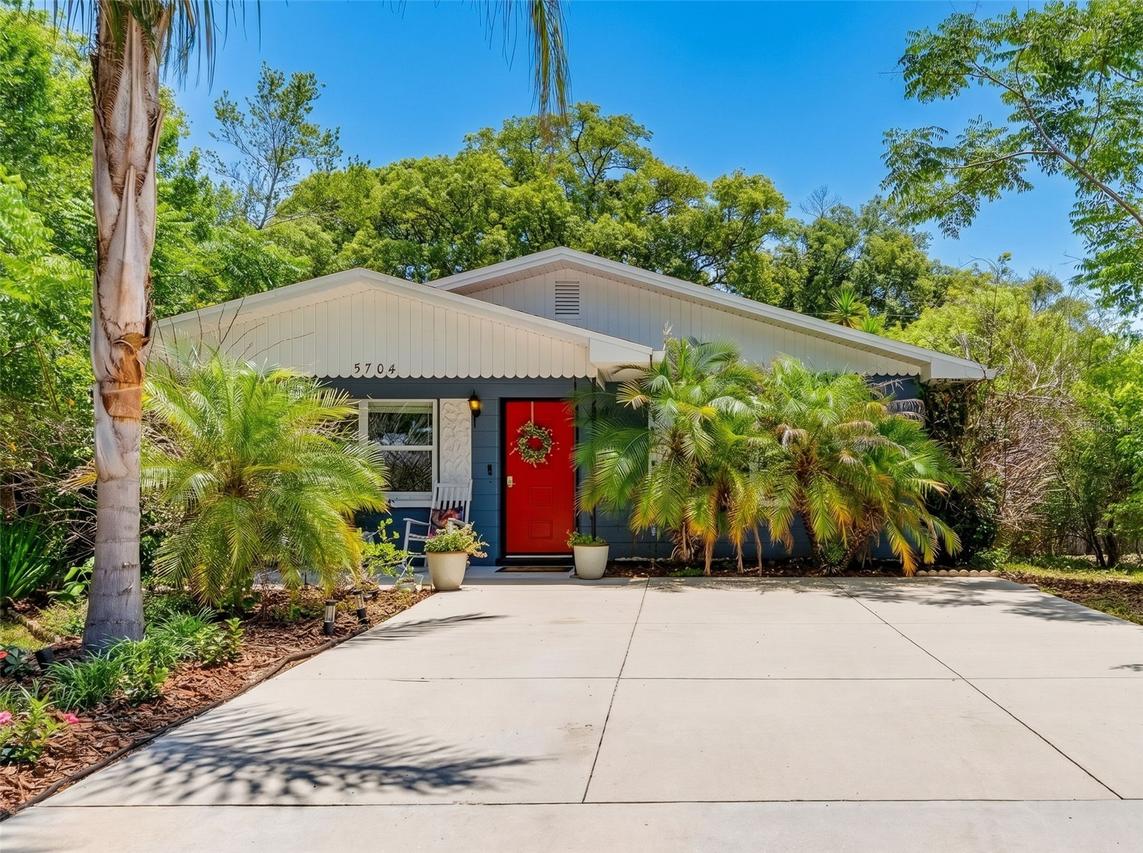 5704 13th St., Zephyrhills, FL 33542