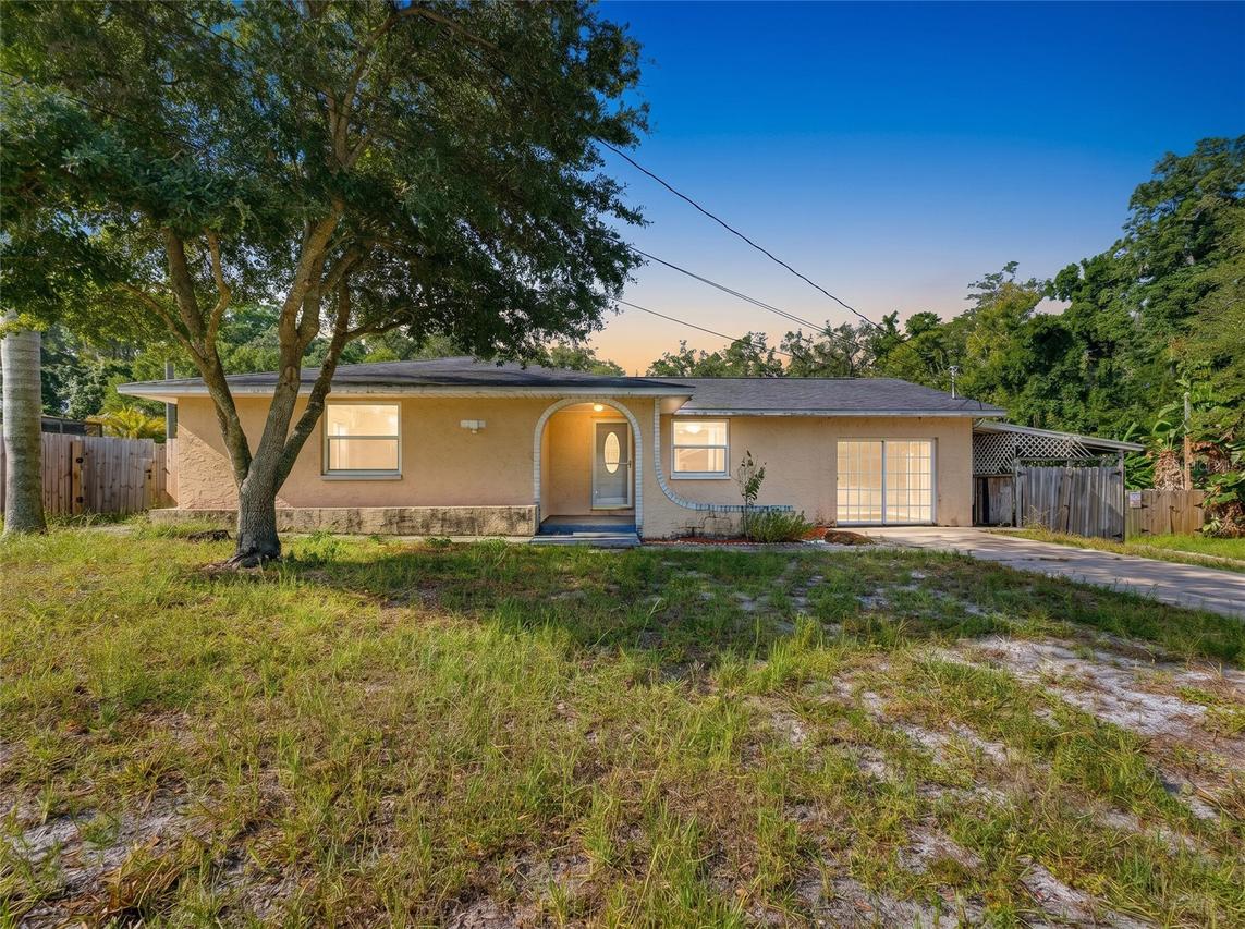 1116 E Oakwood St., Tarpon Springs, FL 34689