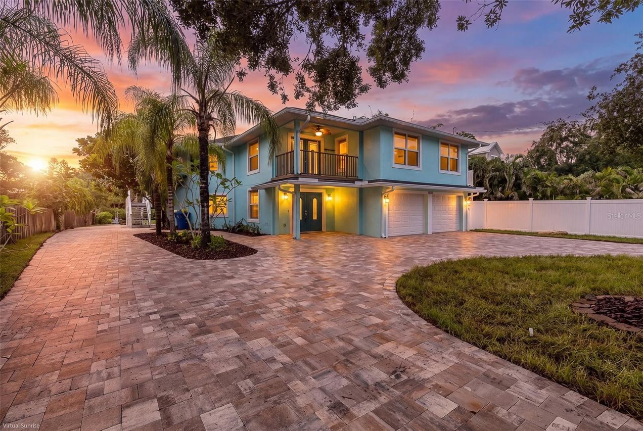 2030 Gulfview Dr., Holiday, FL 34691