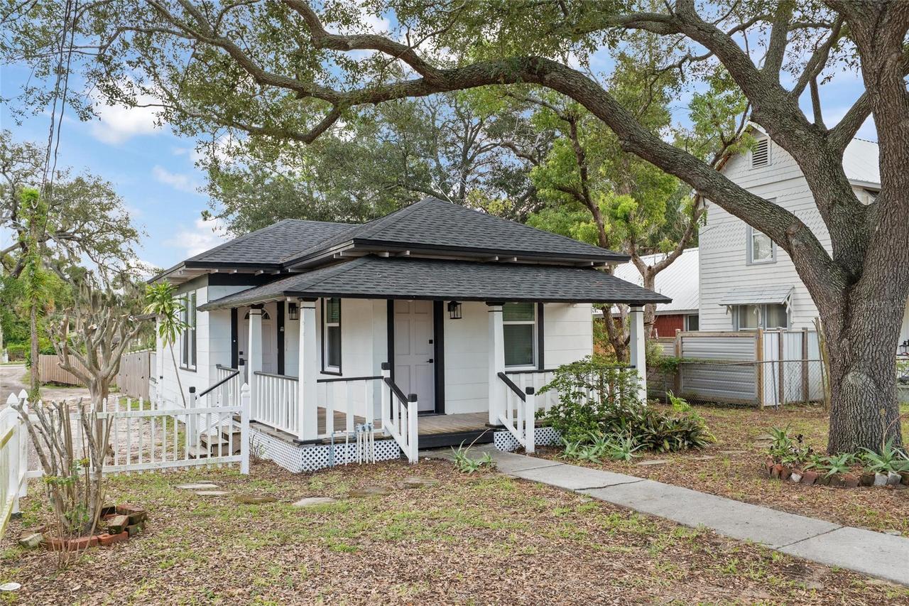 136 N Ring Ave., Tarpon Springs, FL 34689