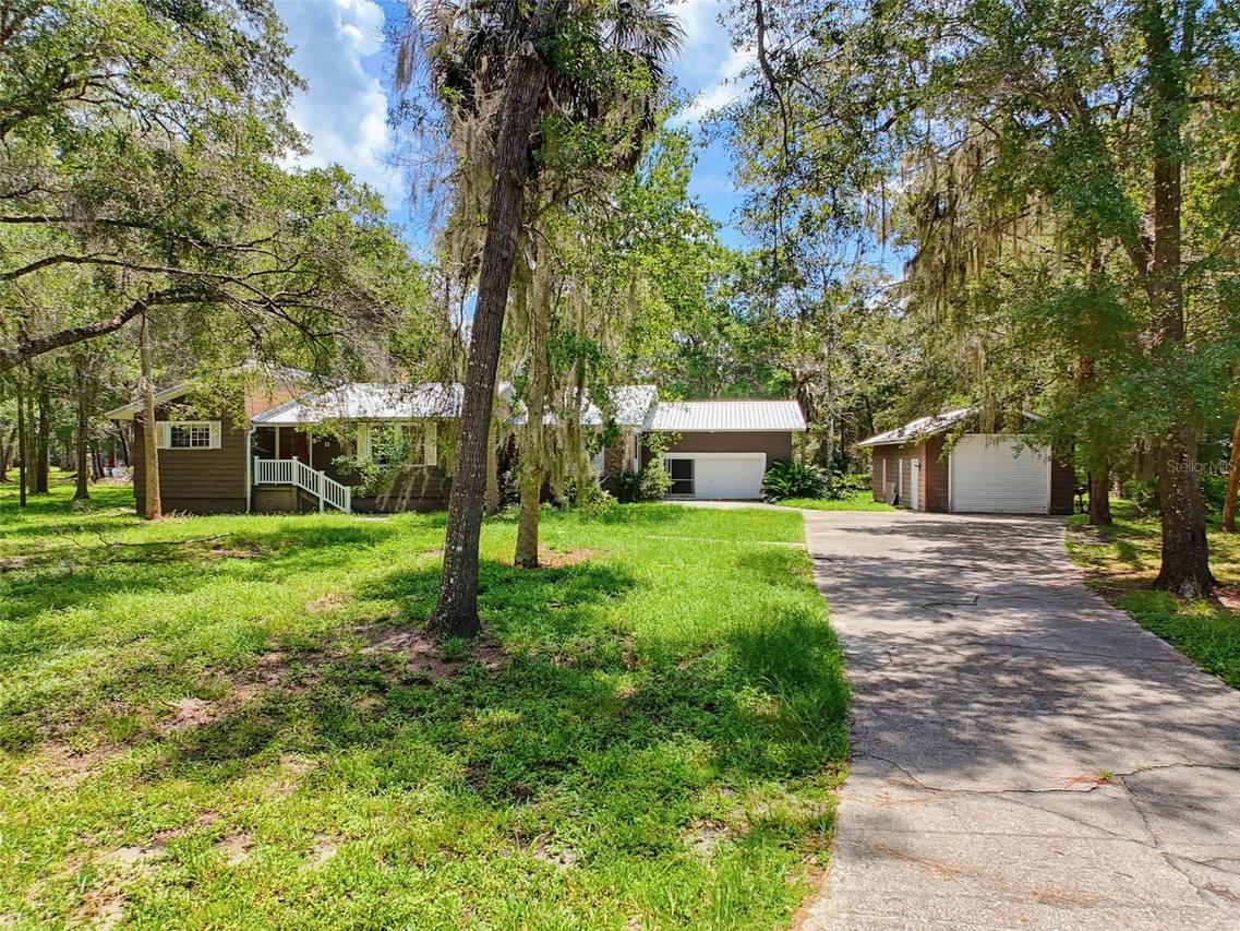 11 Patricia Rd., Yankeetown, FL 34498