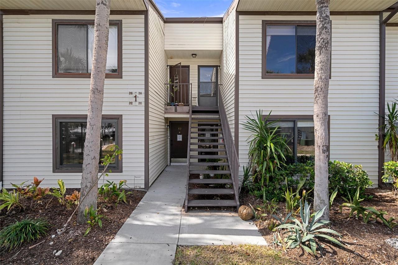 314 Moorings Cove Dr., Tarpon Springs, FL 34689