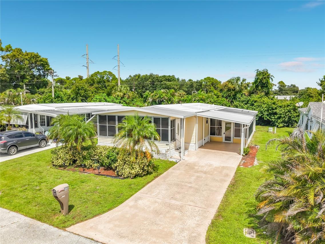 225 Shrub Ln., North Fort Myers, FL 33917