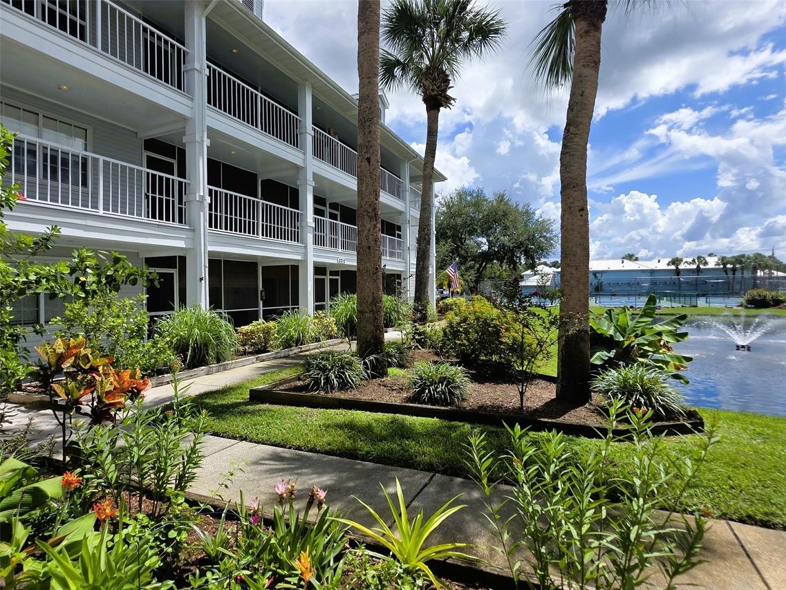 2210 Vista Del Sol Condo #520, Lutz, FL 33558