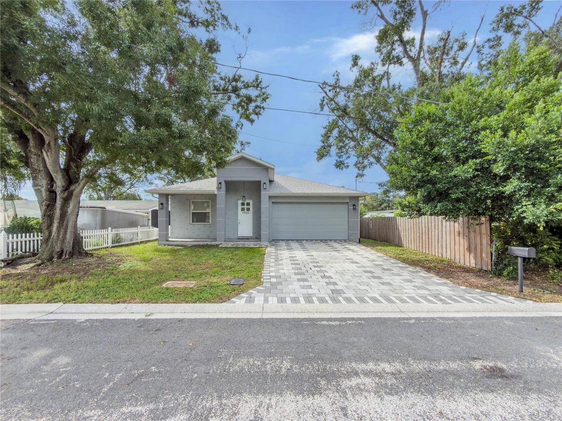 3920 W Crenshaw St., Tampa, FL 33614