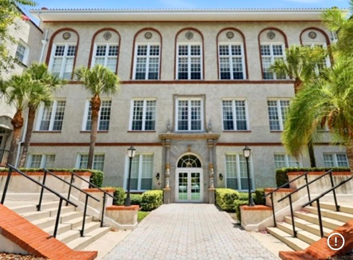701 Mirror Lake Dr. #120, St Petersburg, FL 33701