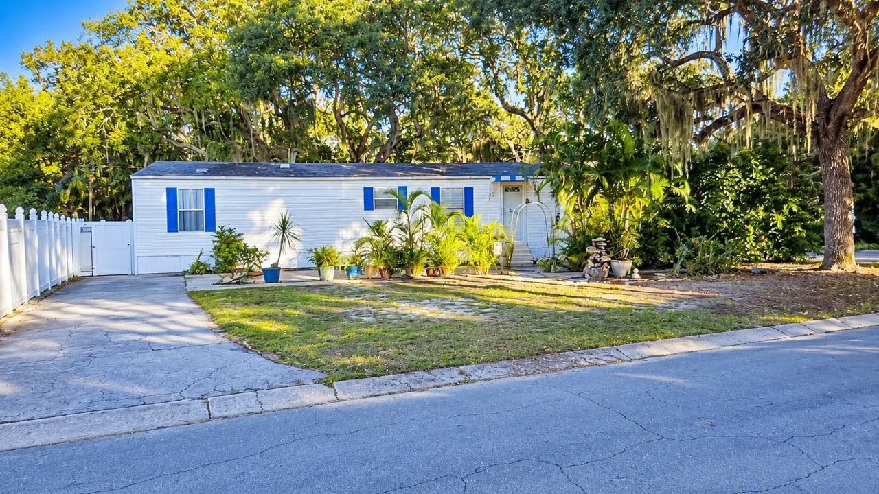 1301 Live Oak Pkwy., Tarpon Springs, FL 34689