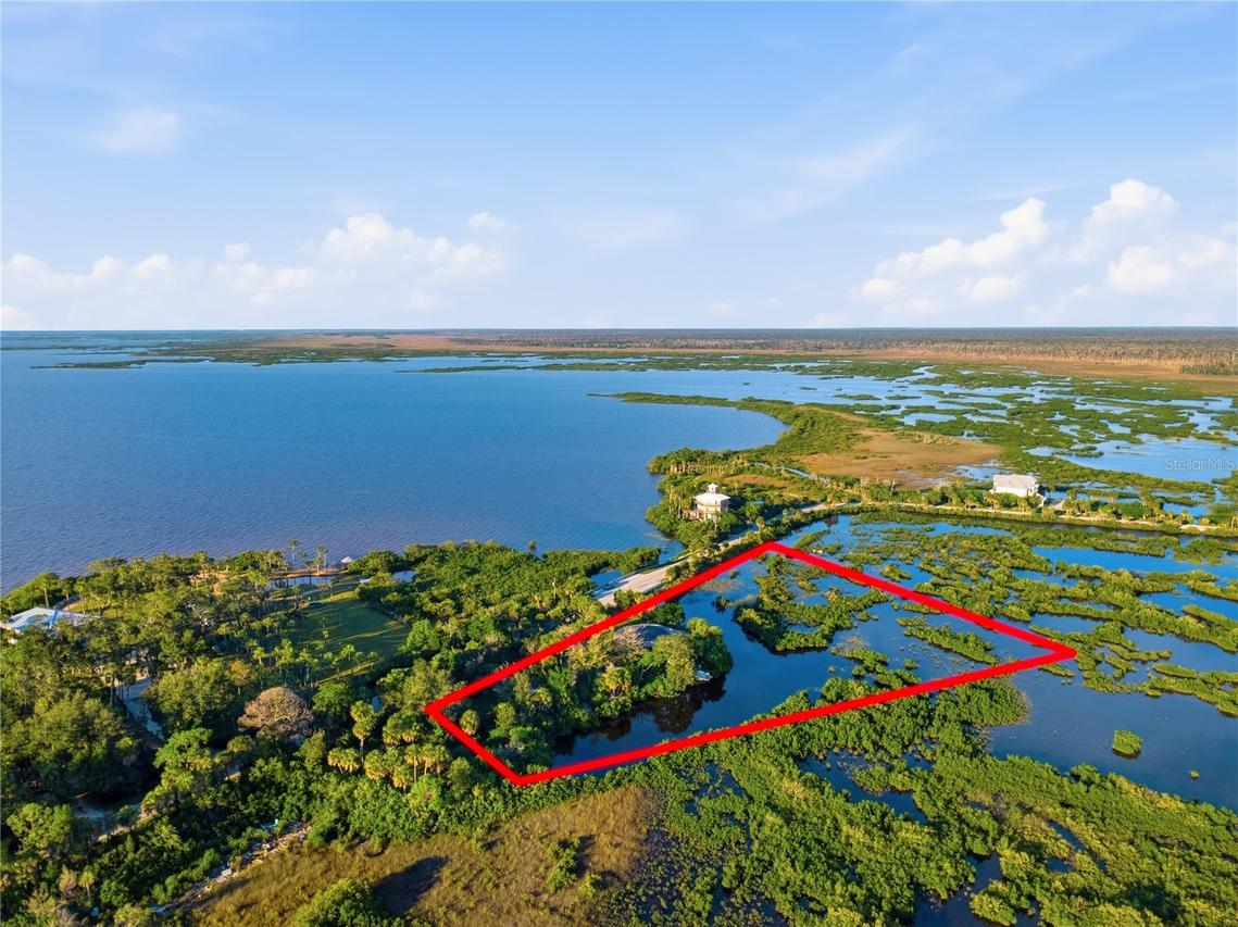 10501 Pine Island Dr., Weeki Wachee, FL 34607