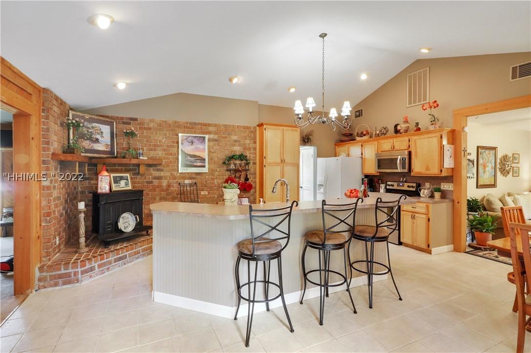 69 Davis Rd., Bluffton, SC 29910