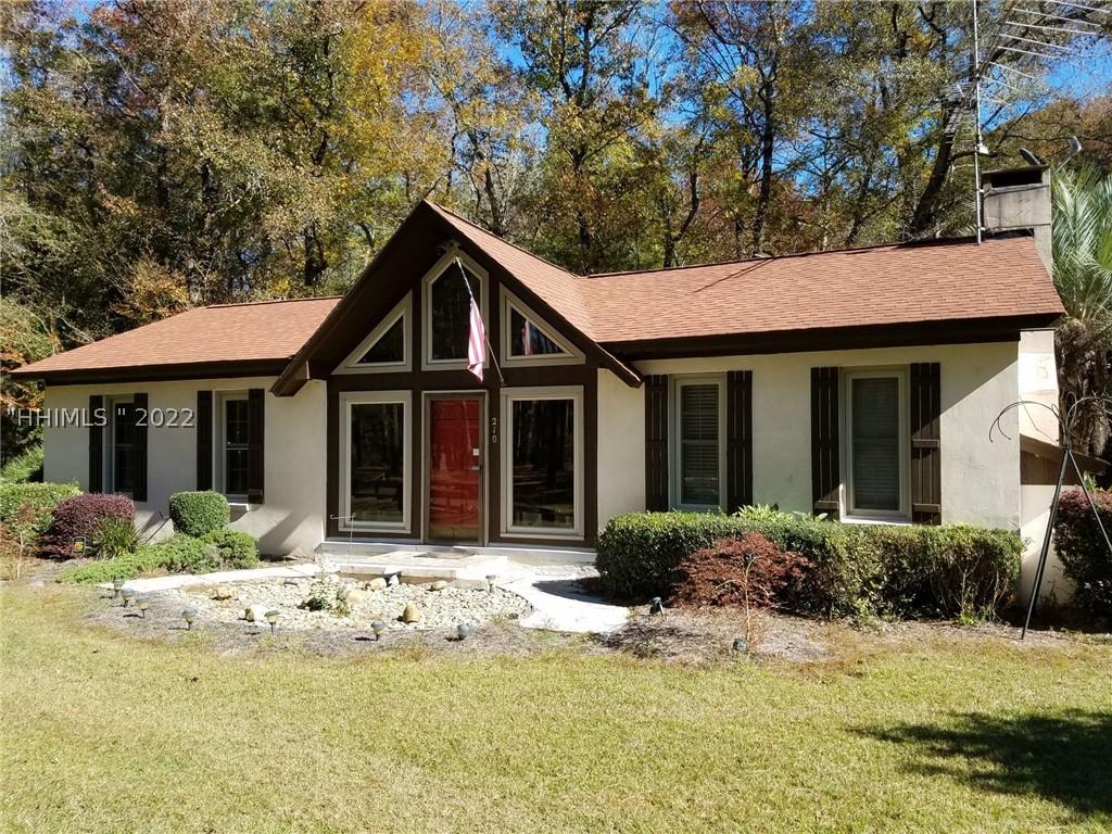 210 Biscayne Ct., Smoaks, SC 29481