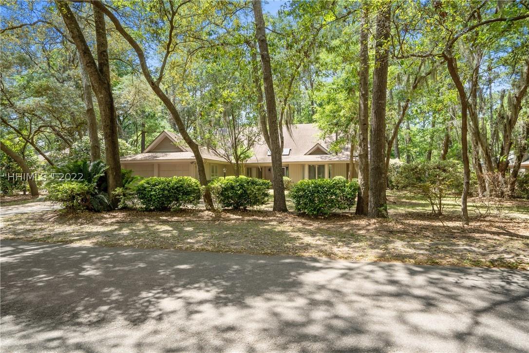 45 Crooked Pond Dr., Hilton Head Island, SC 29926