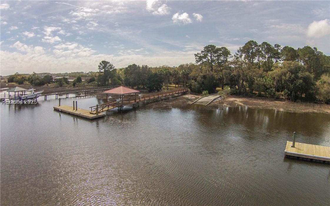 52 Old Smugglers Wharf Rd., St Helena Island, SC 29920
