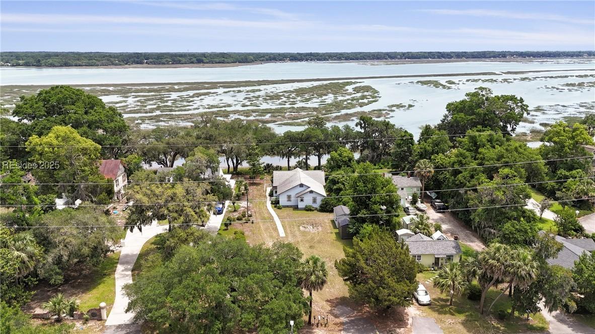 1413 Pigeon Point Rd., Beaufort, SC 29902
