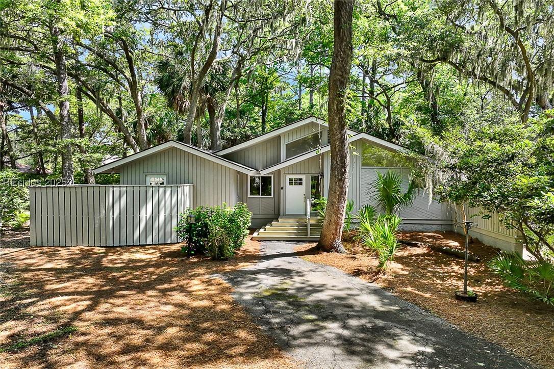 41 Acorn Ln., Hilton Head Island, SC 29928