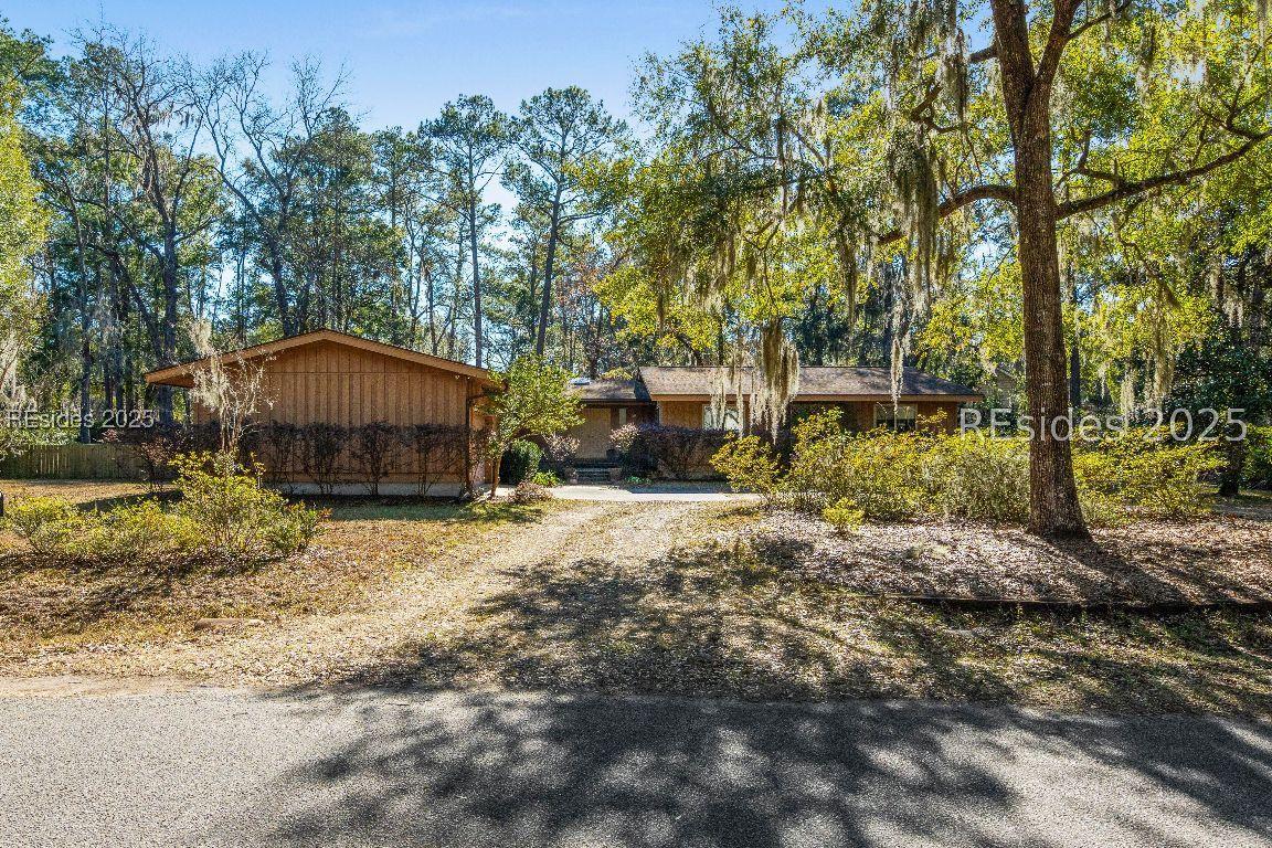 59 Francis Marion Cir., Beaufort, SC 29907