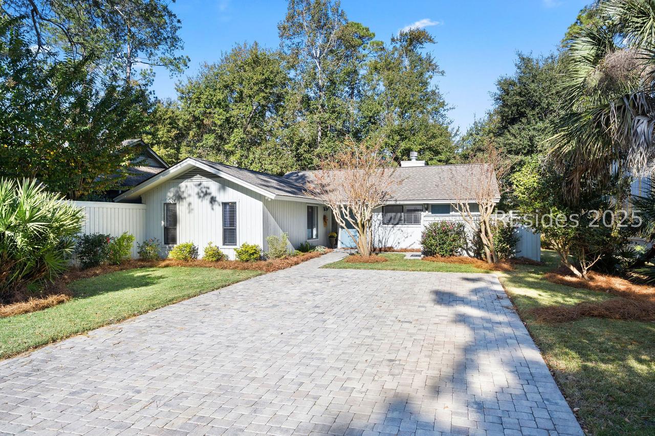 6 Possum Ln., Hilton Head Island, SC 29928