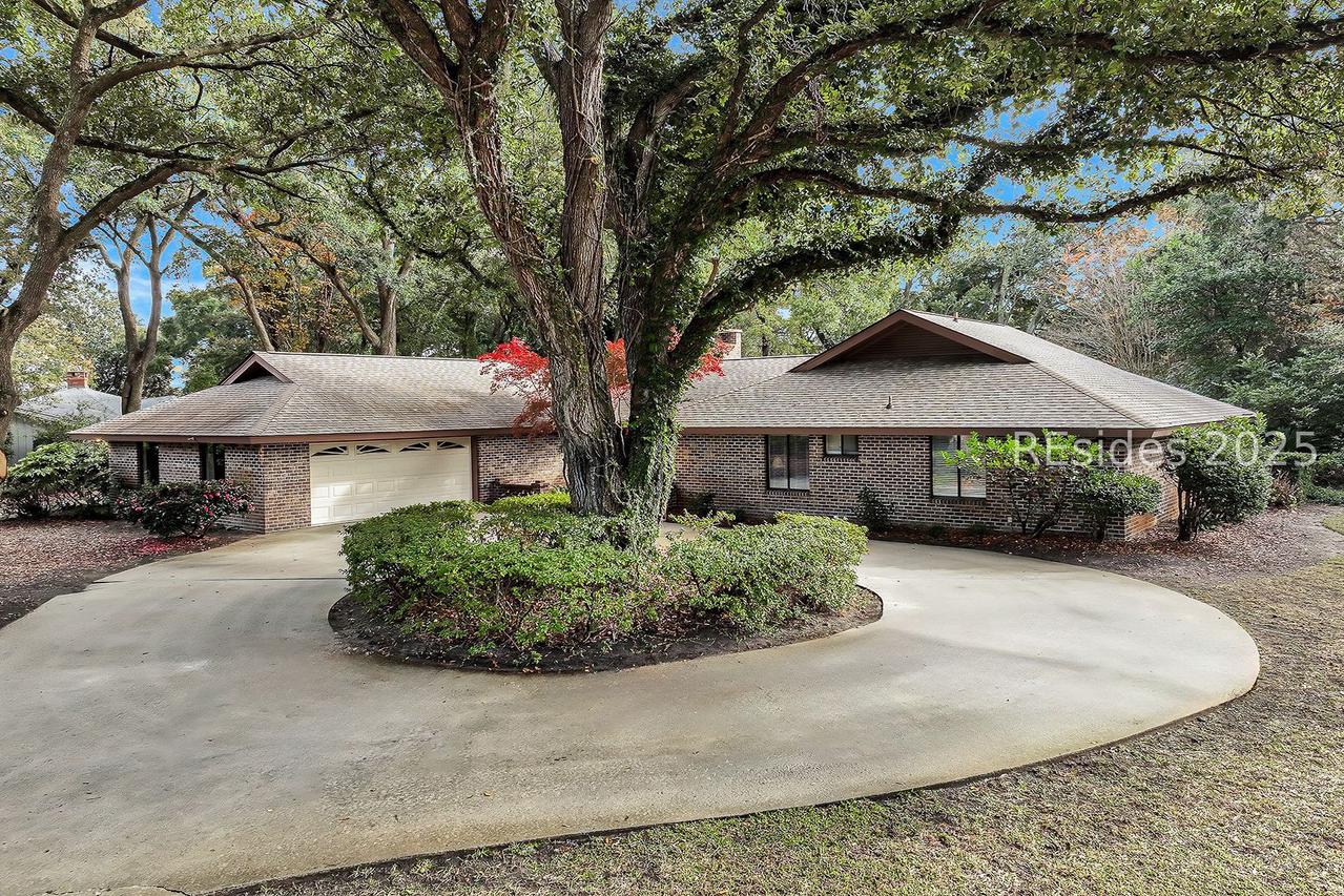 124 Coggins Point Rd., Hilton Head Island, SC 29928