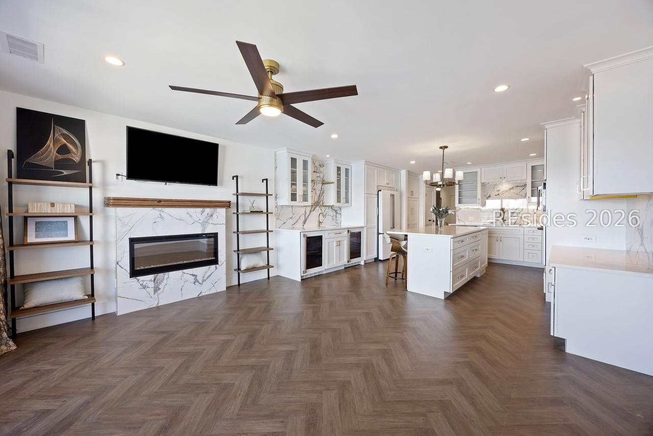 100 Helmsman Way 411 #411, Hilton Head Island, SC 29928