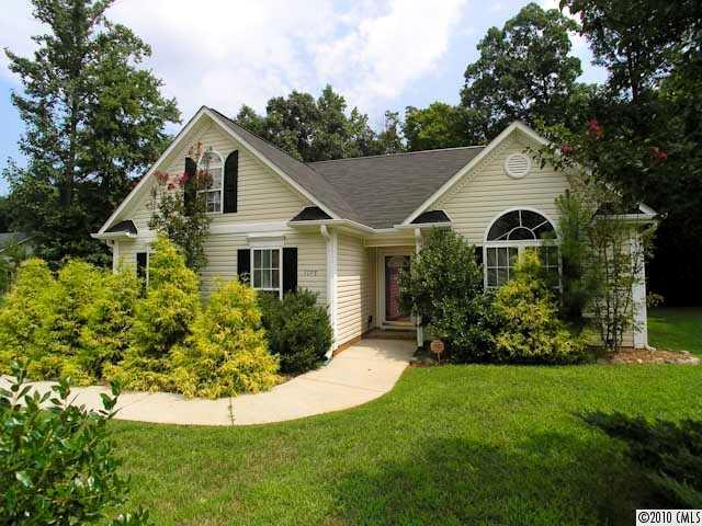 5098 Sagittarius Cir., Denver, NC 28037