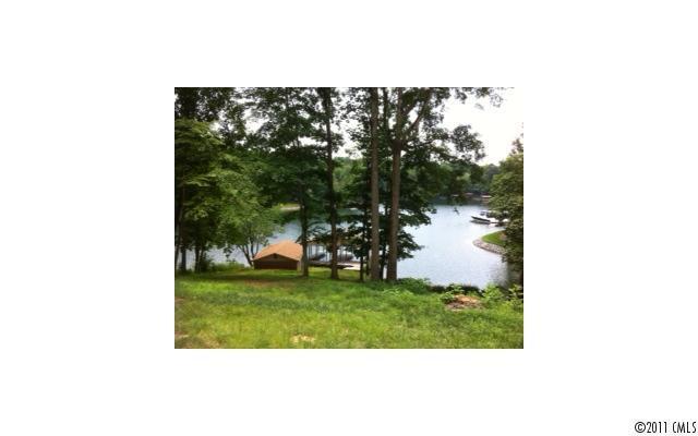 217 Riverbend Dr., Mooresville, NC 28117