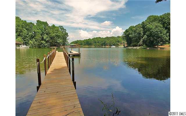 158 Lakeview Shores Loop, Mooresville, NC 28117