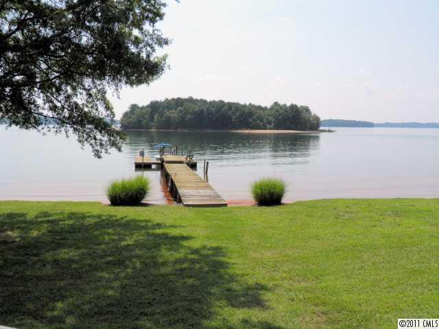 235 Gainswood Dr., Mooresville, NC 28117