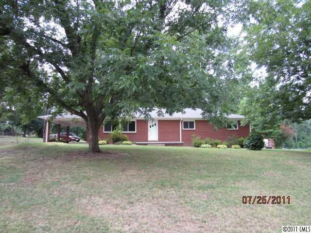 609 Rainbow Dr., Kannapolis, NC 28081