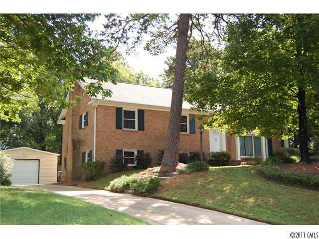 6635 Brookmeade Dr., Charlotte, NC 28226
