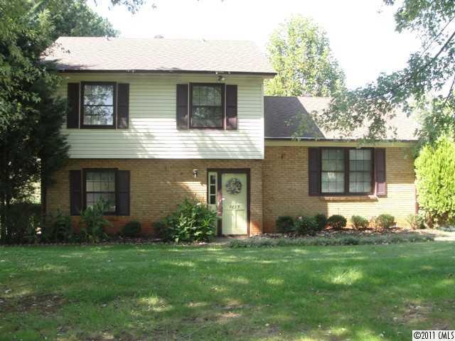 1123 Lightwood Dr., Matthews, NC 28105