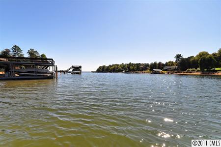 136 Greyfriars Dr., Mooresville, NC 28117