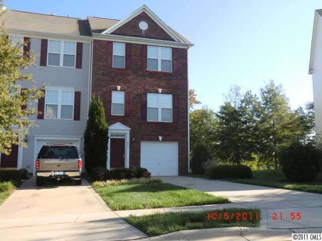 852 Tiger Ln., Charlotte, NC 28262