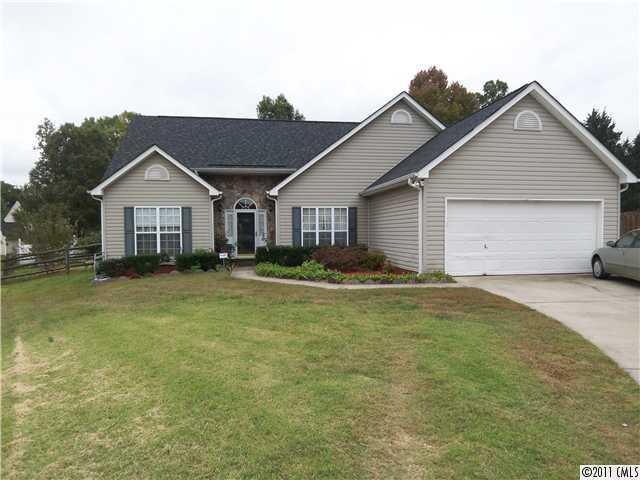 8300 Sand Hills Ct., Charlotte, NC 28215