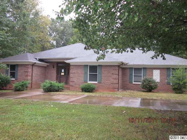 206 Foxglove Dr., Statesville, NC 28625