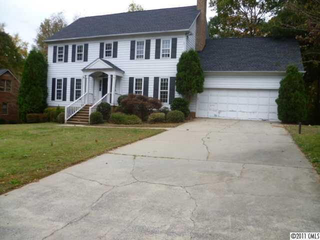 2017 Fairchelsea Ln., Matthews, NC 28105