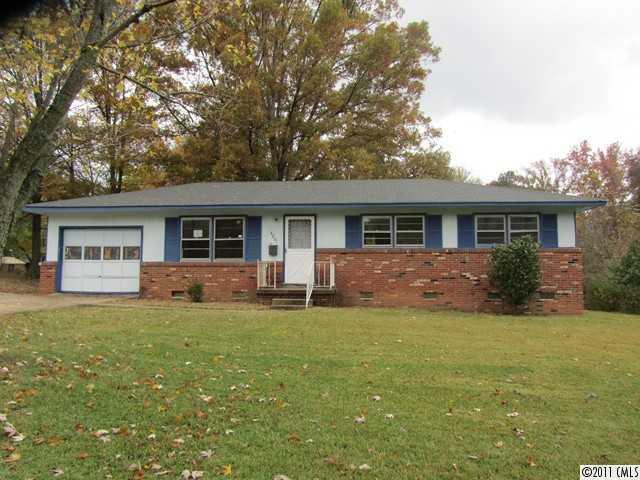 4201 Tipperary Pl., Charlotte, NC 28215
