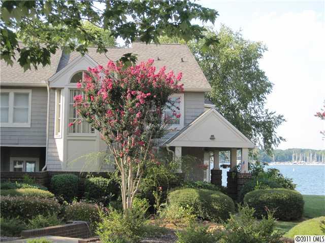 18531 Vineyard Point Ln., Cornelius, NC 28031