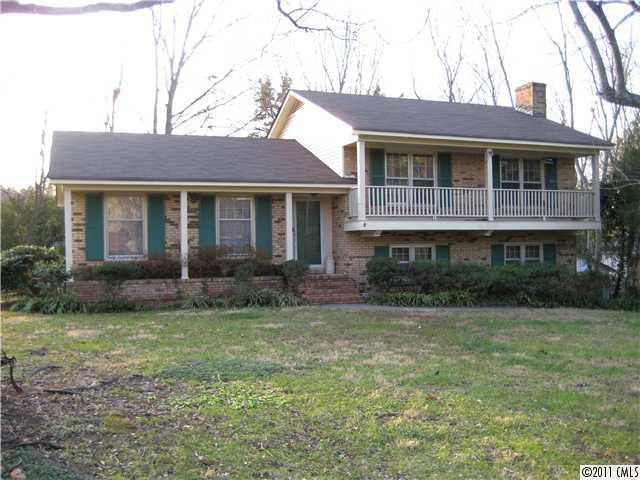 7601 Bedfordshire Dr., Charlotte, NC 28226