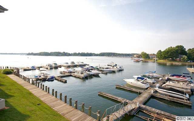 18715 Vineyard Point Ln., Cornelius, NC 28031