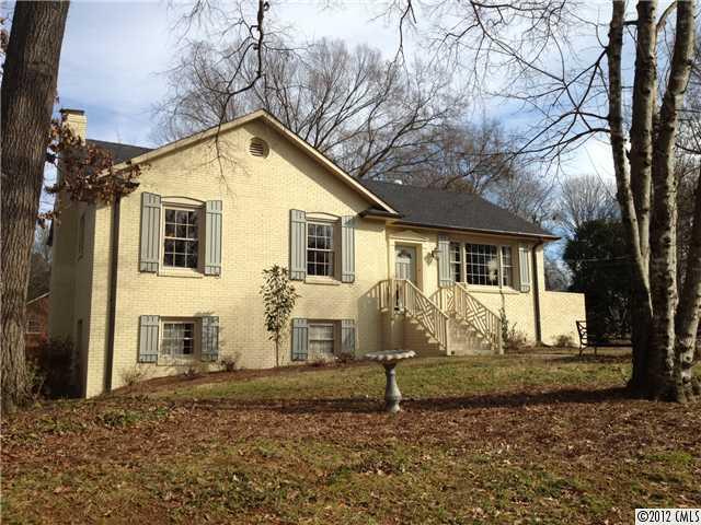 6817 Queensberry Dr., Charlotte, NC 28226