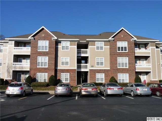 9749 Campus Walk Ln. #D, Charlotte, NC 28262