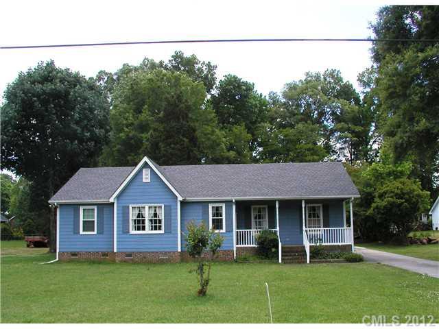 416 Woodside Dr., Harrisburg, NC 28075